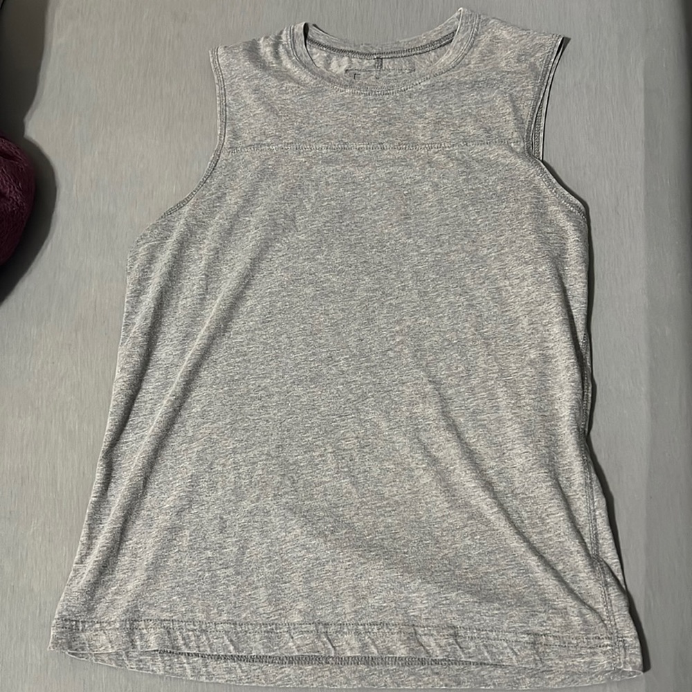 Urban Pipeline Men’s Gray Sleeveless Shirt